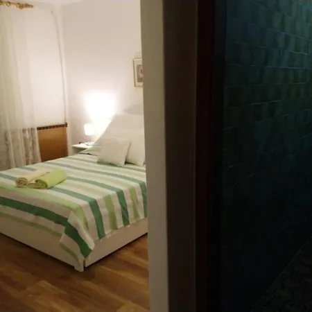 Apartment Nada Vrboska