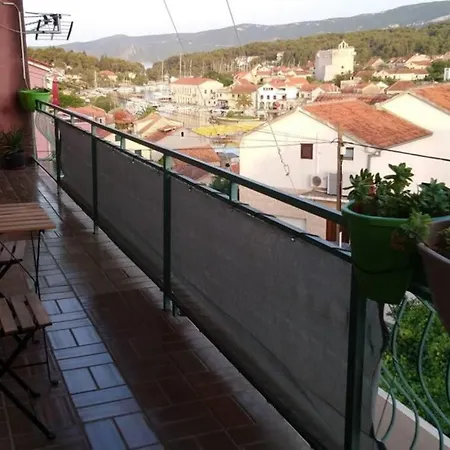 Apartment Nada Vrboska